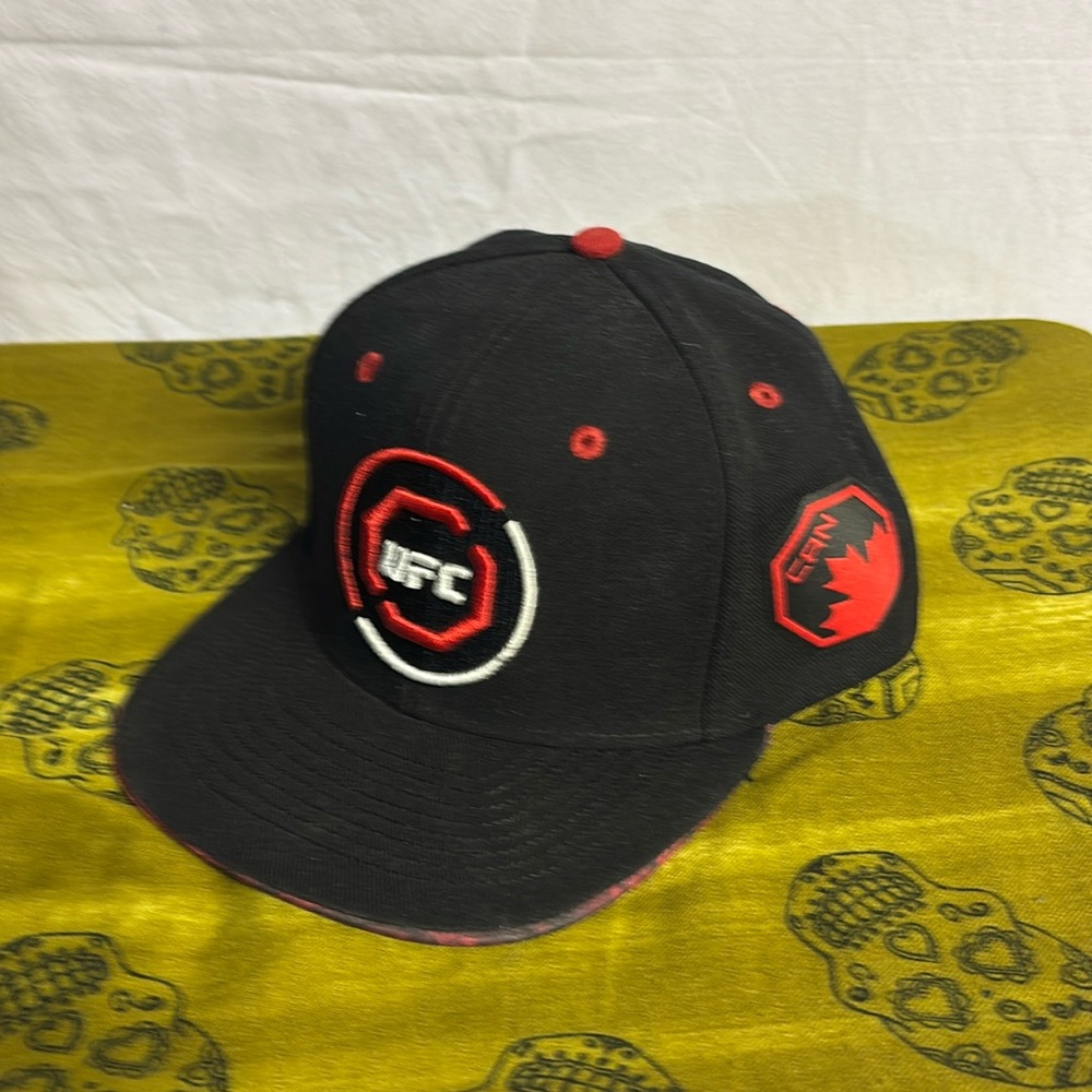 Reebok Men’s 2017 UFC Canada Red/Black Octagon  SnapBack Hat